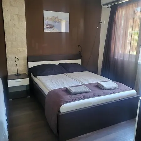 Garden Apartment *