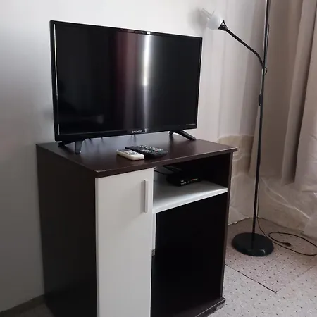 Garden Apartment *