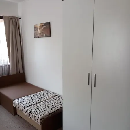 Apartment Garden Vir