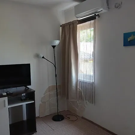 Garden Apartment Vir