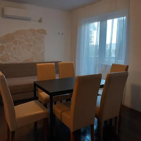 Garden Apartman Vir